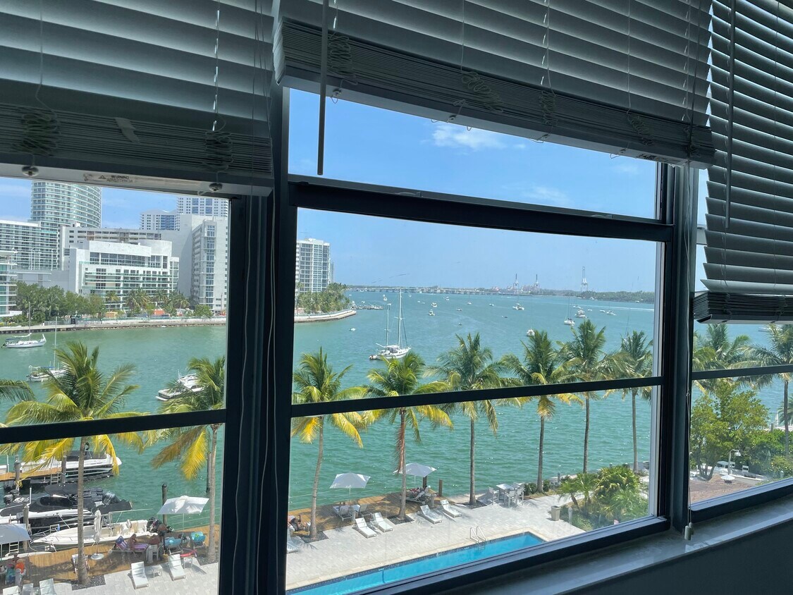 View open water Port and downtown - 20 Island Ave
