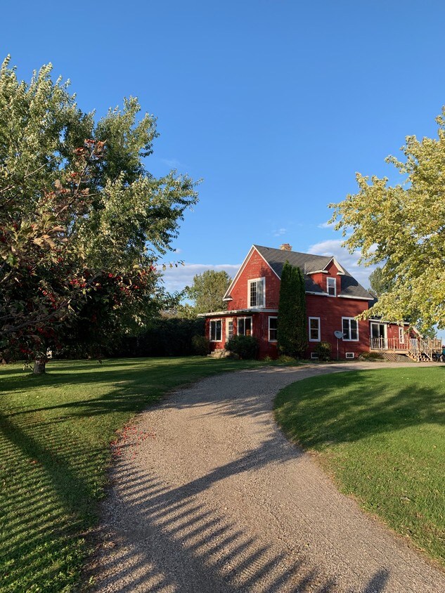 Foto principal - 312 Main Ave S