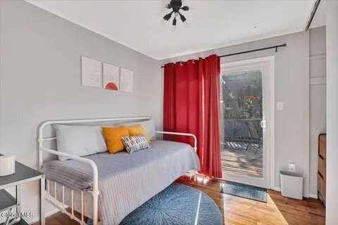 Building Photo - 37 Buell St
