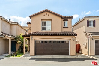 Building Photo - 3252 Park Ln