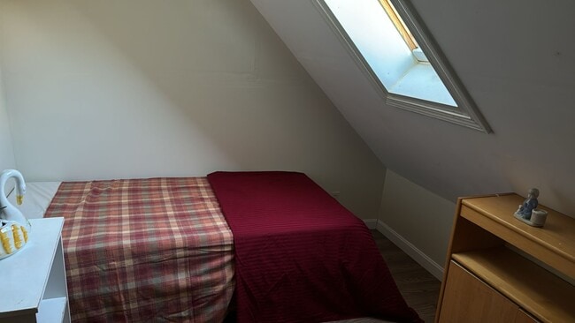 Building Photo - 89 Linden Ave