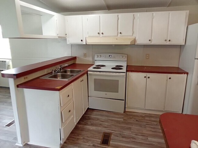 Building Photo - 2400 Oaklawn Blvd