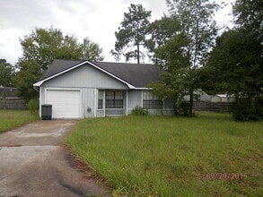 Building Photo - 625 Oak St