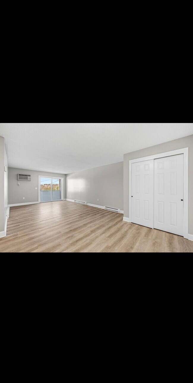 Foto del edificio - 230 Eastern Ave