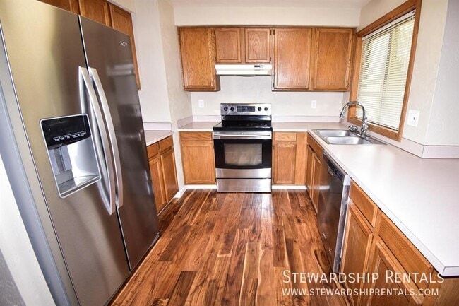 Building Photo - 5051 Forsythia St