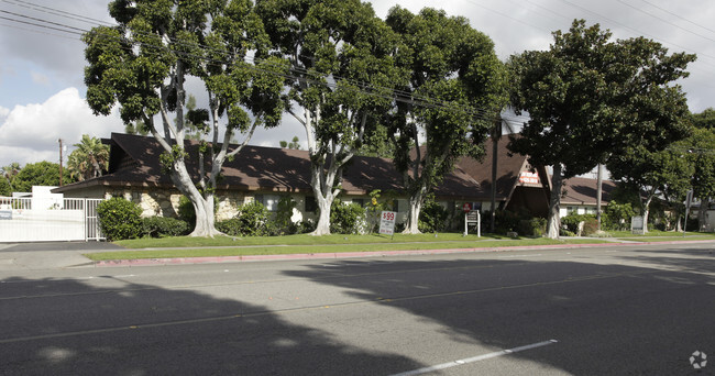 Building Photo - Orange View Villas