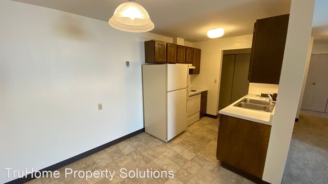 Building Photo - 715 N 40th St