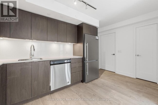 Building Photo - 5 Mabelle Ave