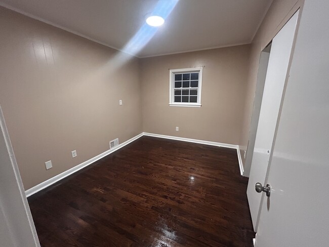 Building Photo - 2805 Bonnybrook Dr SW