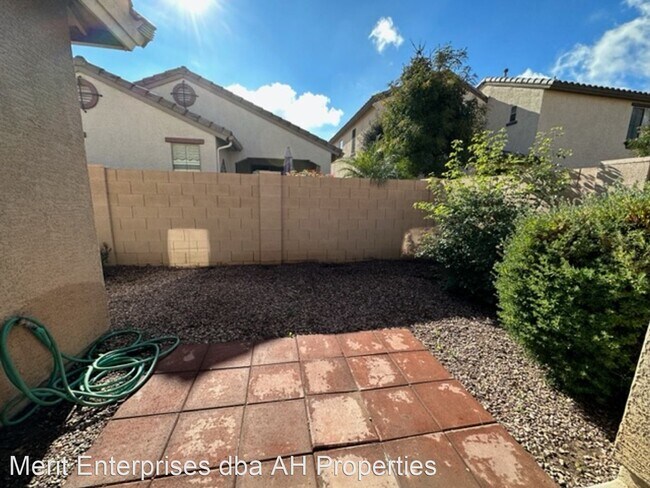 Foto del edificio - 4 br, 3 bath House - 21041 E DUNCAN ST