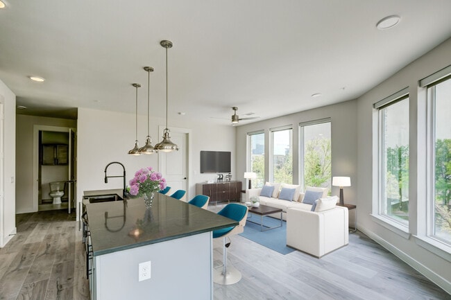Building Photo - Spacious & Stylish Apt in Prime Galleria Area