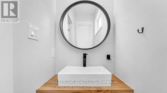 Photo du bâtiment - 3380 Singleton Ave