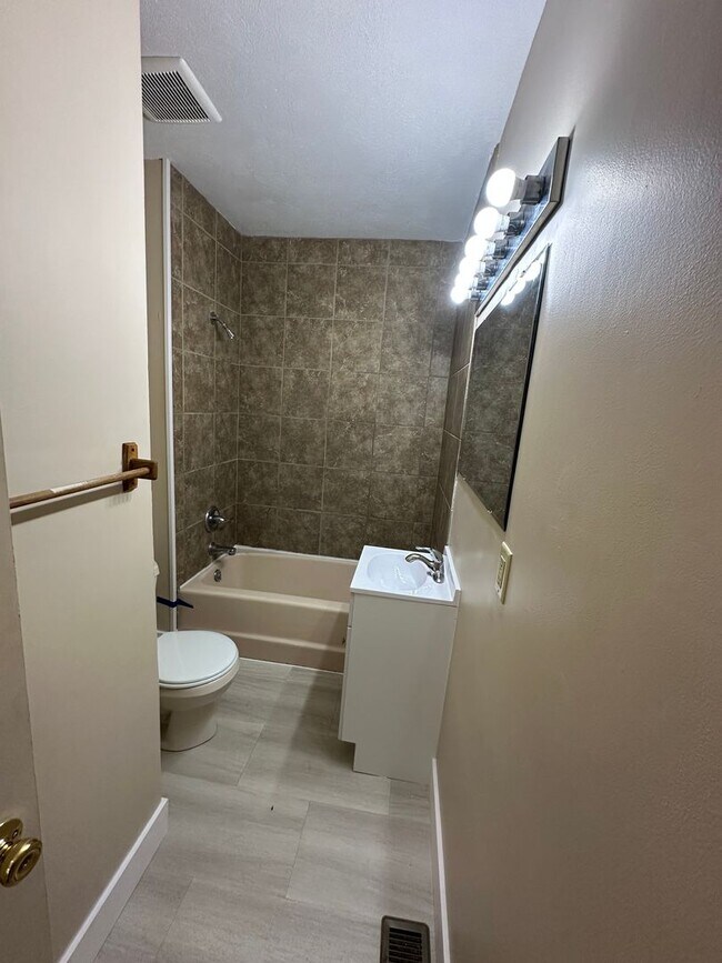 Foto del edificio - 2 Bedroom, 1 Bathroom House