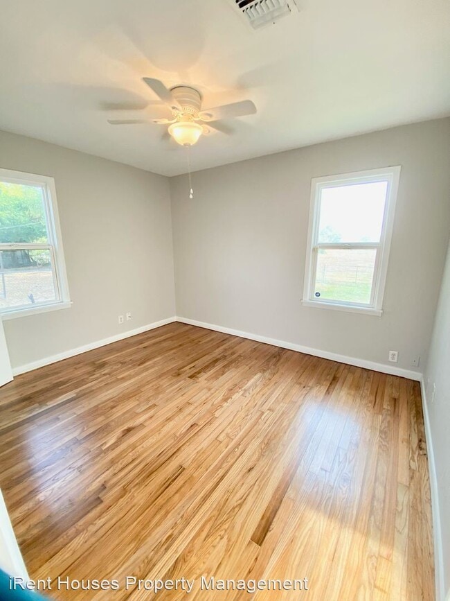 Building Photo - 3 br, 1 bath House - 1610 Tower Dr