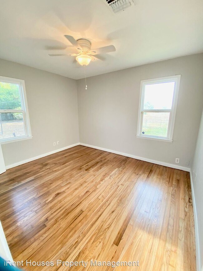 Foto del edificio - 3 br, 1 bath House - 1610 Tower Dr