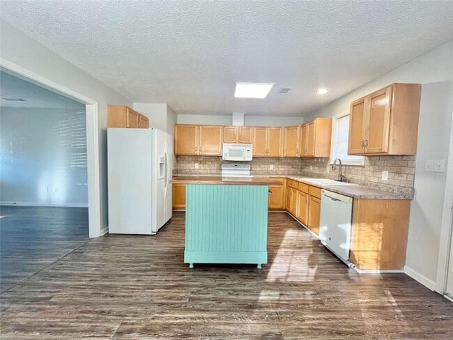 Foto del edificio - 233 Hawks Nest Rd