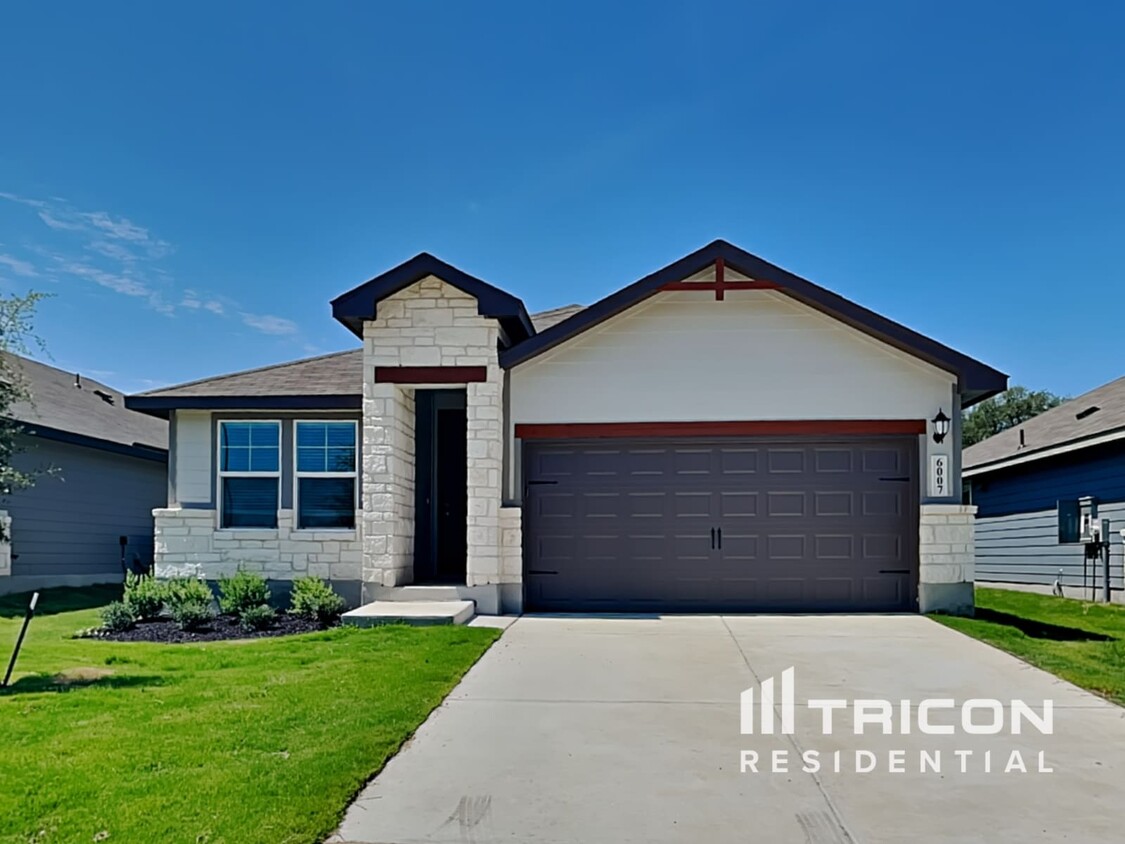 Foto principal - 6007 Noah Place Saint Hedwig TX