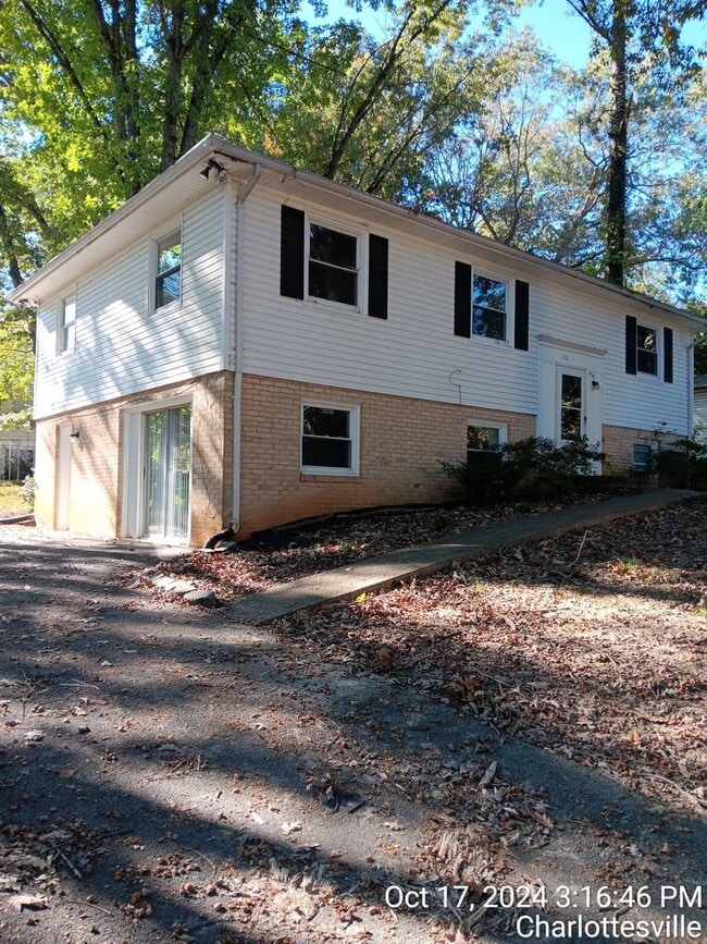 Building Photo - Spacious 5-Bedroom 2 Bath  Home in Historic Downtown Charlottesville
