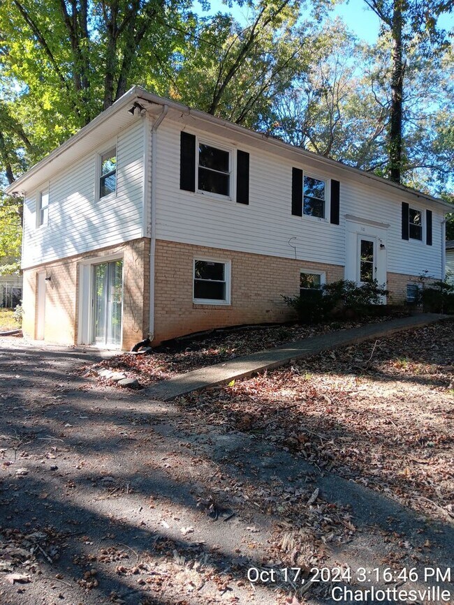 Foto del edificio - Spacious 5-Bedroom 2 Bath  Home in Historic Downtown Charlottesville