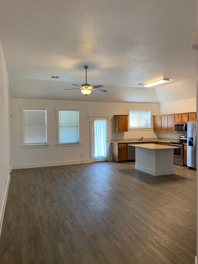Building Photo - 306 Winston Dr