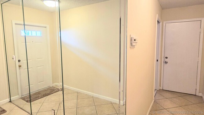 Foto del edificio - 6241 NW 74th Ct