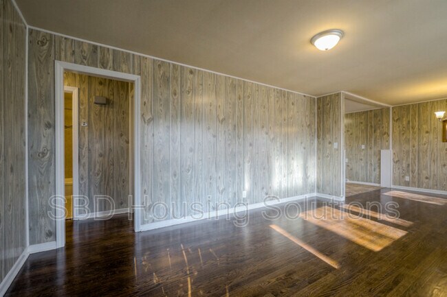 Building Photo - 6508 N Harrison St