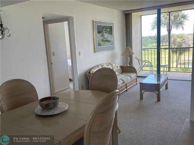 Foto del edificio - 6875 Willow Wood Dr