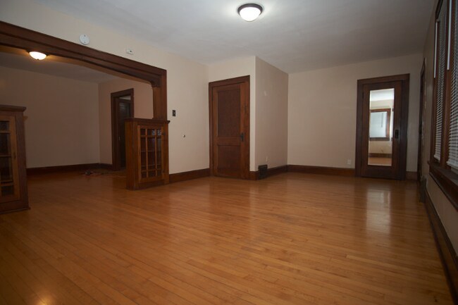 Building Photo - 1142 Doty St