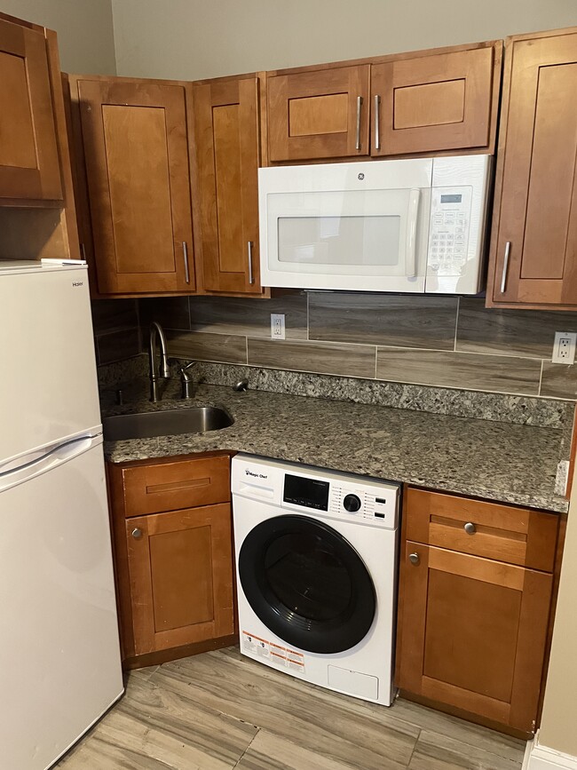 Building Photo - 122 N 53rd St