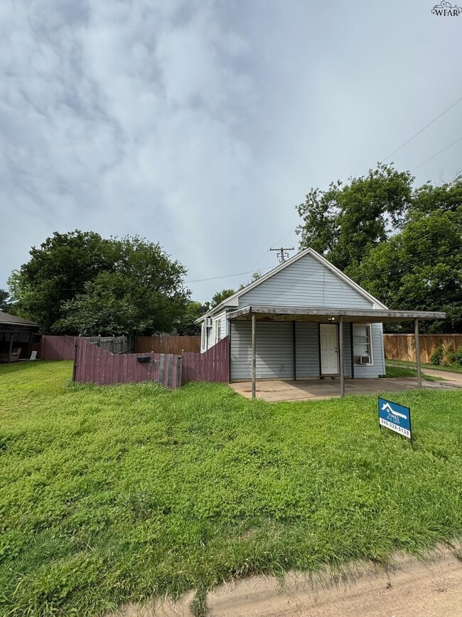 Building Photo - 2705 Ave D
