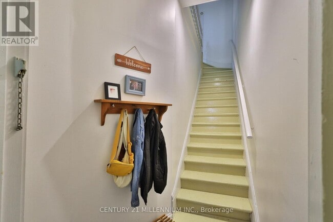 Building Photo - 10 Zina St