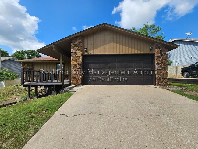 Foto del edificio - 18341 Woodcrest Ln