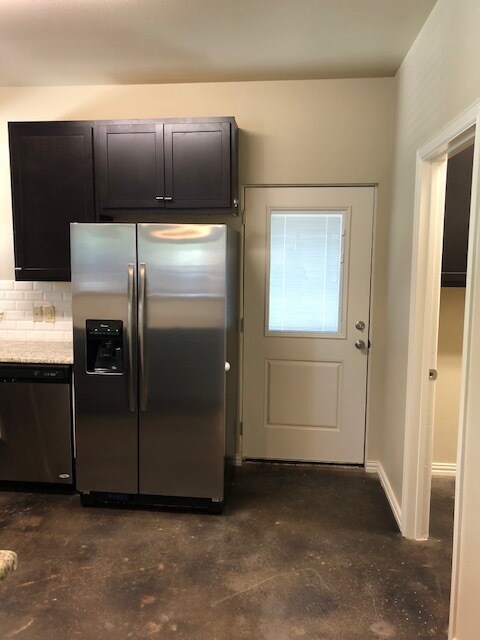 Building Photo - ***4 Bedroom, 2.5 Bath Townhouse**** Walking distances to UNT****