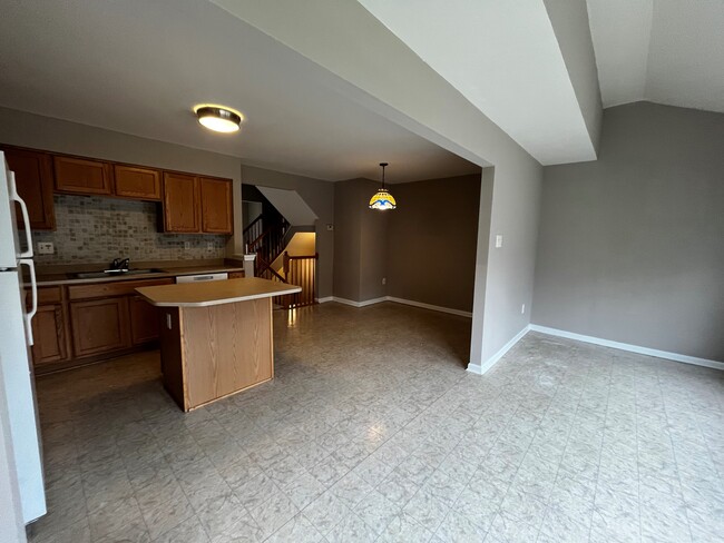 Building Photo - 4612 Jasmine Dr