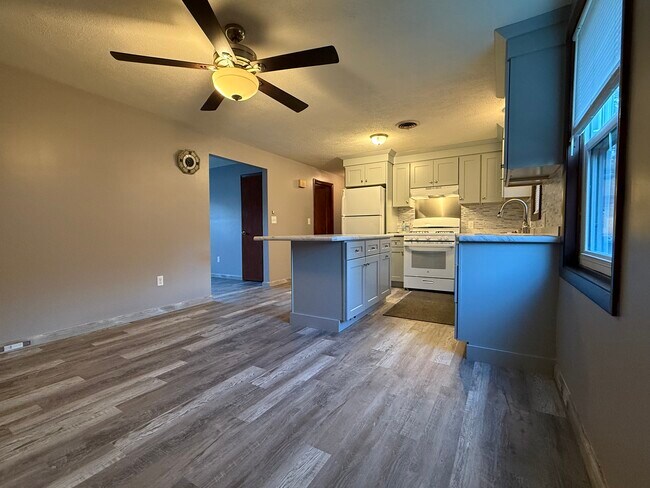 Foto del edificio - 388 Newcomb Rd