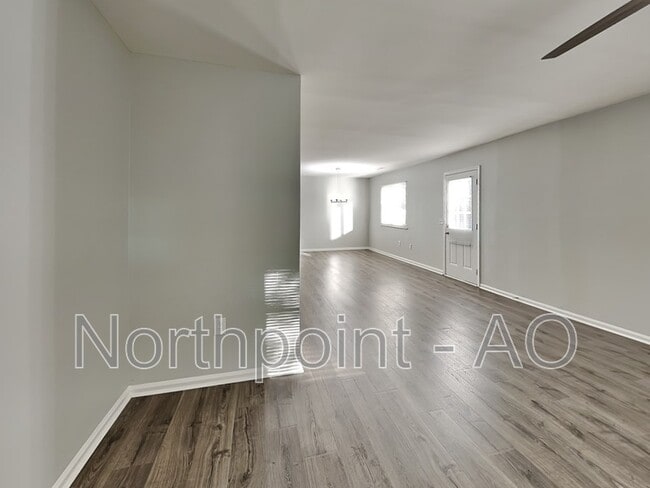 Building Photo - 1209 Hazelnut Dr