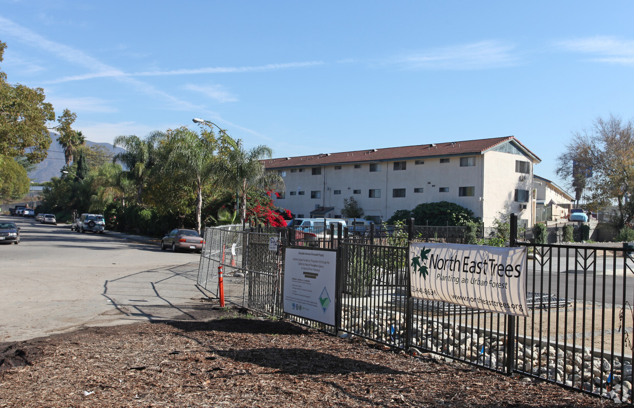 Primary Photo - Griffith Park Apartments