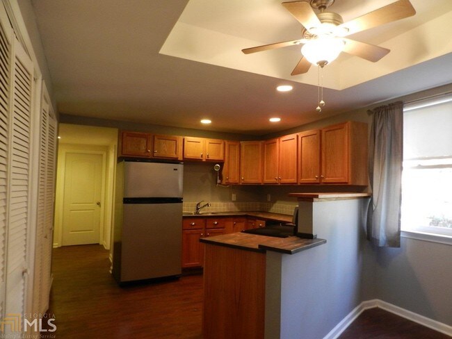 Building Photo - 2692 Cliffview Dr SW