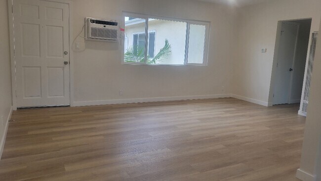 Foto del edificio - 5540 Mammoth Ave