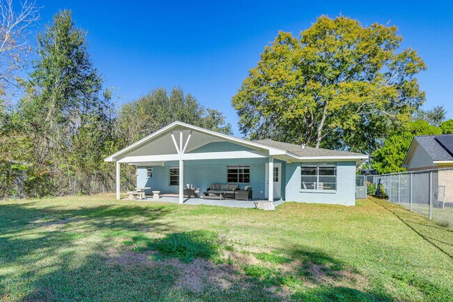 Building Photo - 8020 Botany Ln