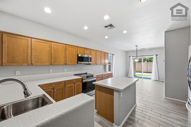 Building Photo - 3Bed/2Bath House at Ray Rd/Recker Rd! Ready for Immediate Move-In!