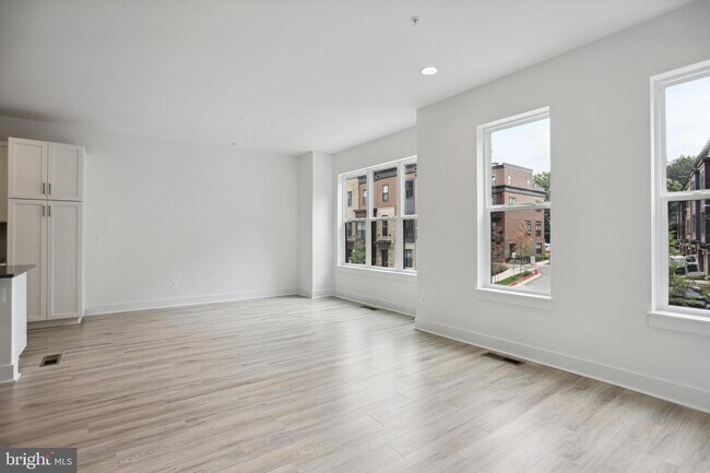 Building Photo - 3556 Sutton Hts Cir