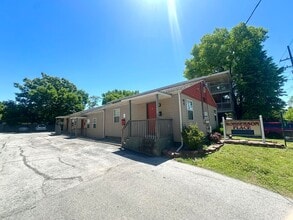 Building Photo - 912 S Robberson Ave