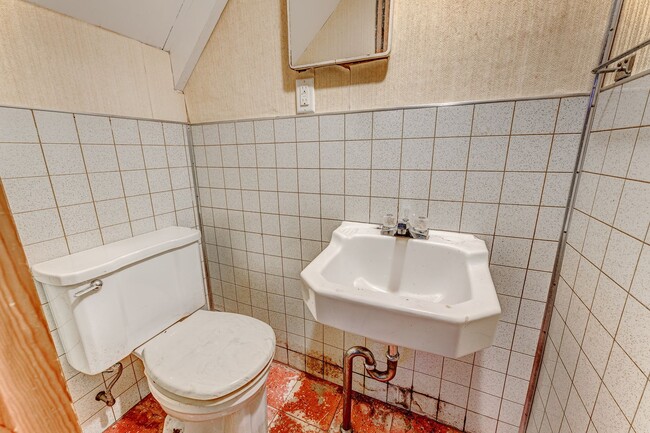 Building Photo - 500 Melrose St