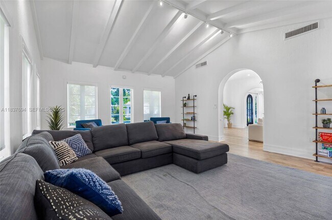 Foto del edificio - 113 NE 101st St