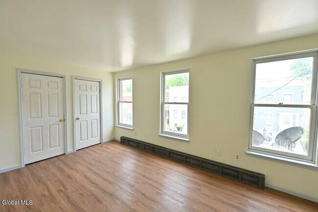 Foto del edificio - 217 1st St