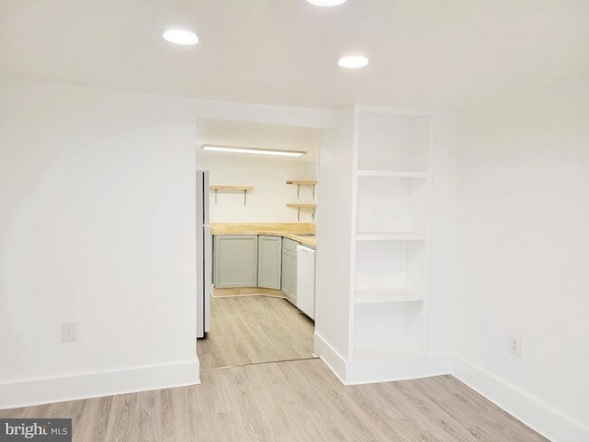 Building Photo - 235 Kern St