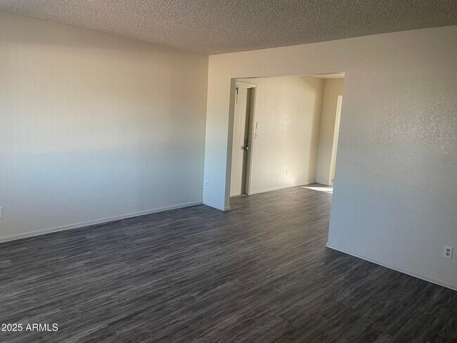 Foto del edificio - 1715 S Windsor