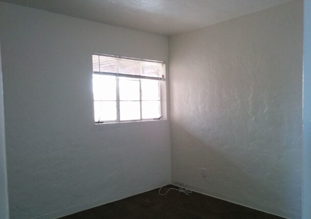 Building Photo - 4533 E 17th St