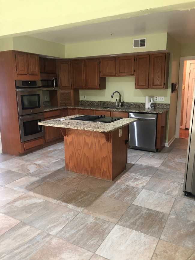 Building Photo - 3611 Scruggs Place - Assisted Living
